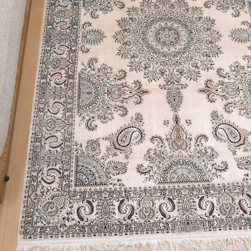【在庫確保の予約受付中】高級ペルシャ絨毯ナイン産ハビビアン工房シルク 237×164cm(FL-22176)