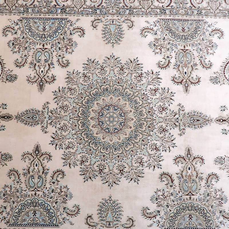 【在庫確保の予約受付中】高級ペルシャ絨毯ナイン産ハビビアン工房シルク 237×164cm(FL-22176)