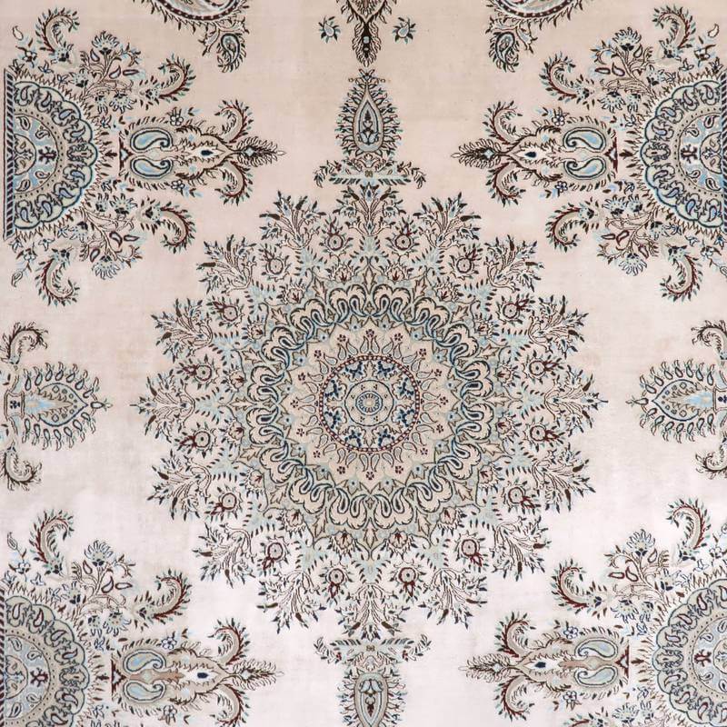 【在庫確保の予約受付中】高級ペルシャ絨毯ナイン産ハビビアン工房シルク 237×164cm(FL-22176)