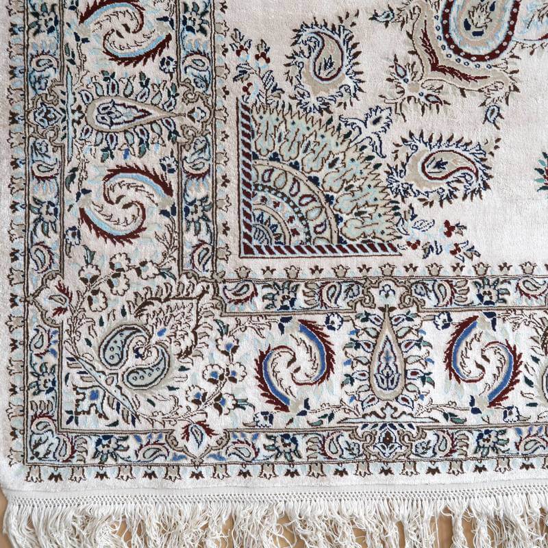 【在庫確保の予約受付中】高級ペルシャ絨毯ナイン産ハビビアン工房シルク 237×164cm(FL-22176)