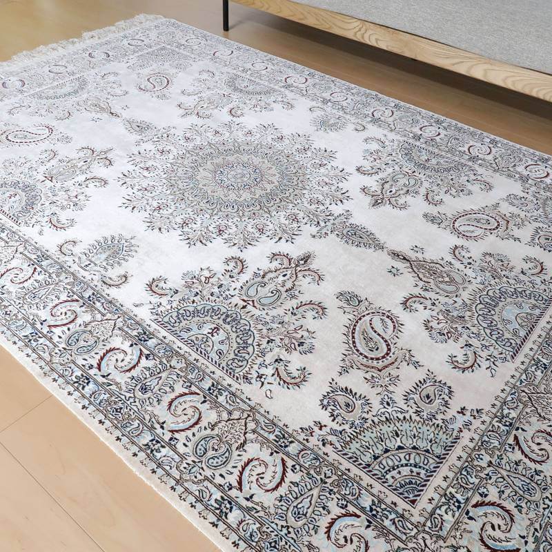 【在庫確保の予約受付中】高級ペルシャ絨毯ナイン産ハビビアン工房シルク 237×164cm(FL-22176)
