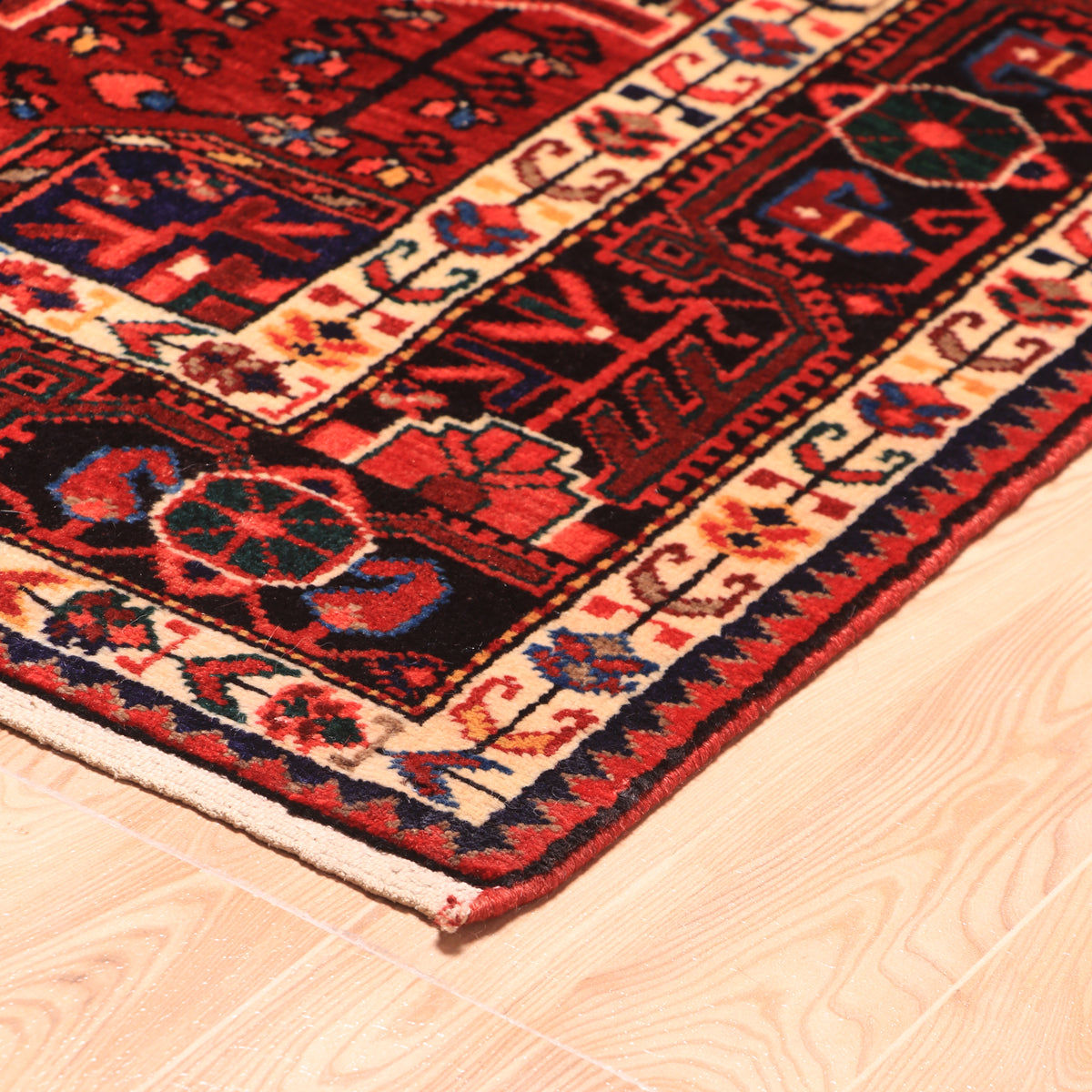 ペルシャ絨毯(イラン産)トゥイセルカーン 186×119cm(FL-70158)