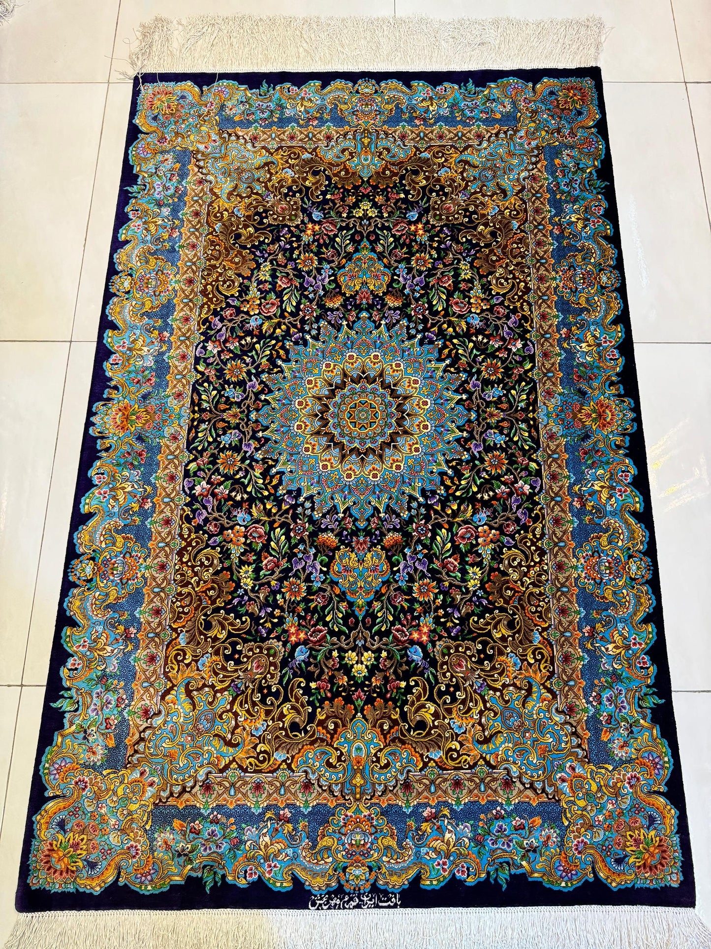 高級ペルシャ絨毯クム産シルク100% メフルバフ工房 154×98cm(FN-10002)