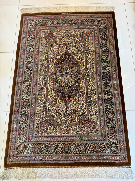 高級ペルシャ絨毯クム産シルク100% ノウリ工房 152×104cm(FN-10004)