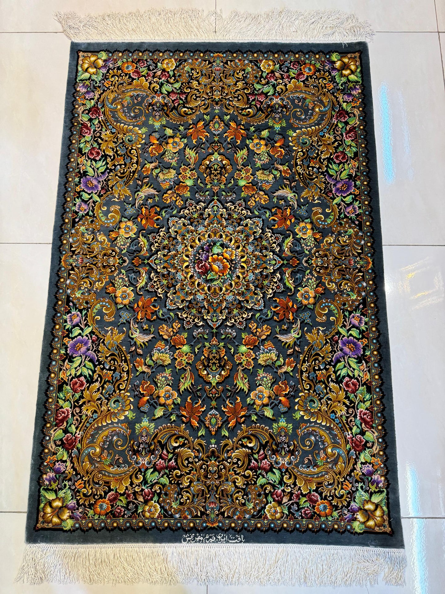 高級ペルシャ絨毯クム産シルク100% メフルバフ工房 123×80cm(FN-10008)