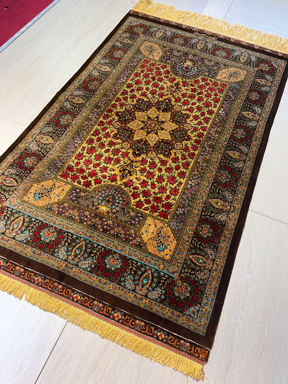 高級ペルシャ絨毯クム産シルク100% ラジャビアン工房 164×100cm(FN-10011)