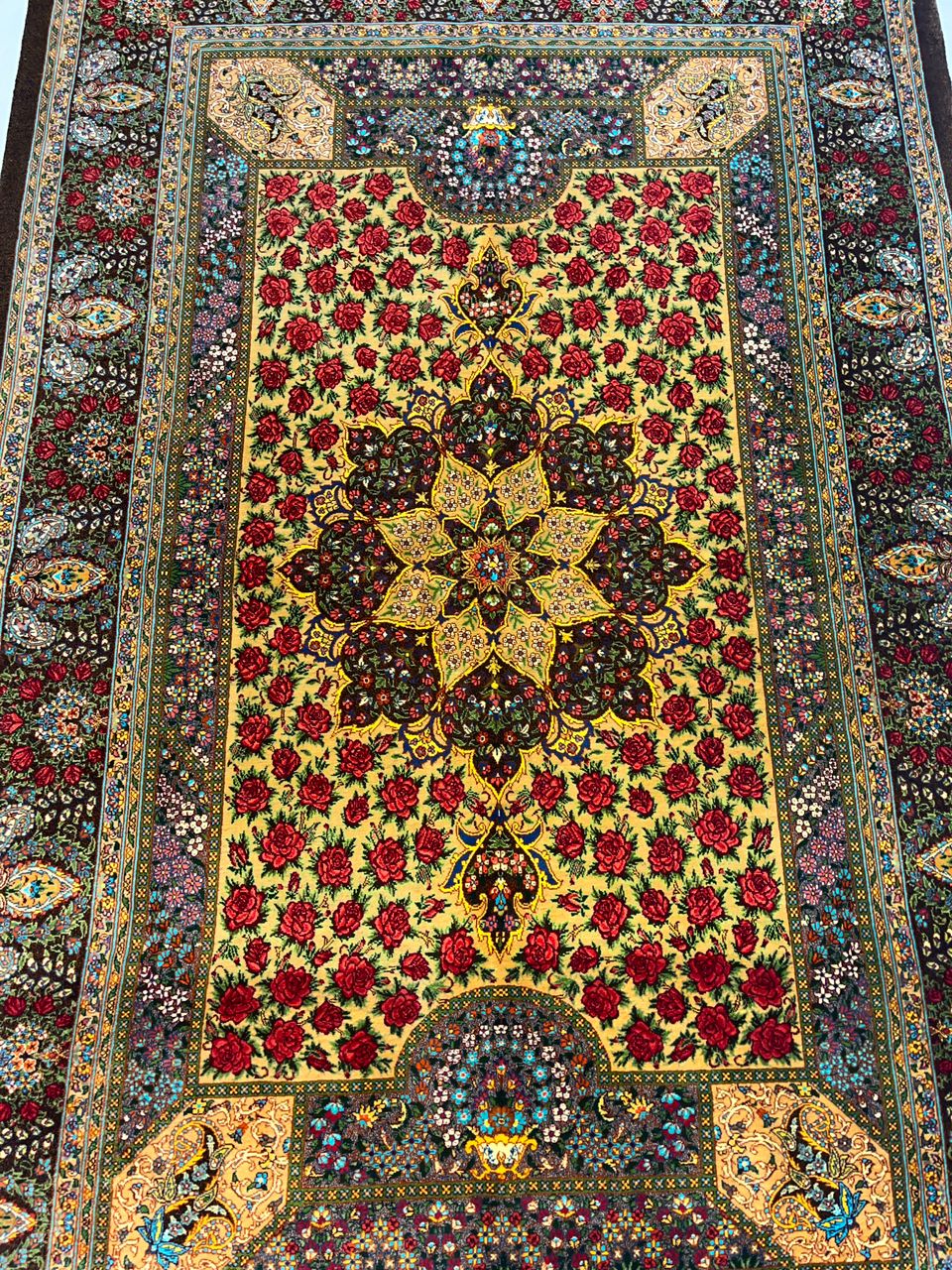 高級ペルシャ絨毯クム産シルク100% ラジャビアン工房 164×100cm(FN-10011)