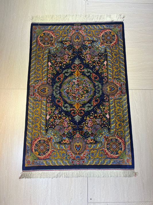 高級ペルシャ絨毯クム産シルク100%  メティン工房 150×101cm(FN-10013)