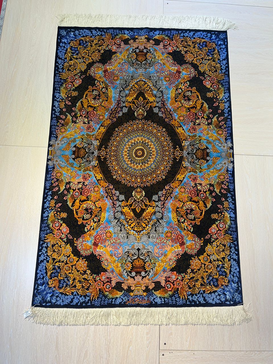 高級ペルシャ絨毯クム産シルク100% カズミ工房 161×104cm(FN-10016)