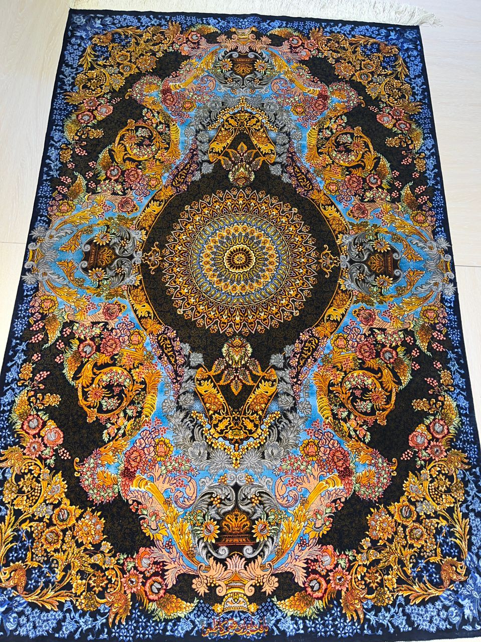 高級ペルシャ絨毯クム産シルク100% カズミ工房 161×104cm(FN-10016)