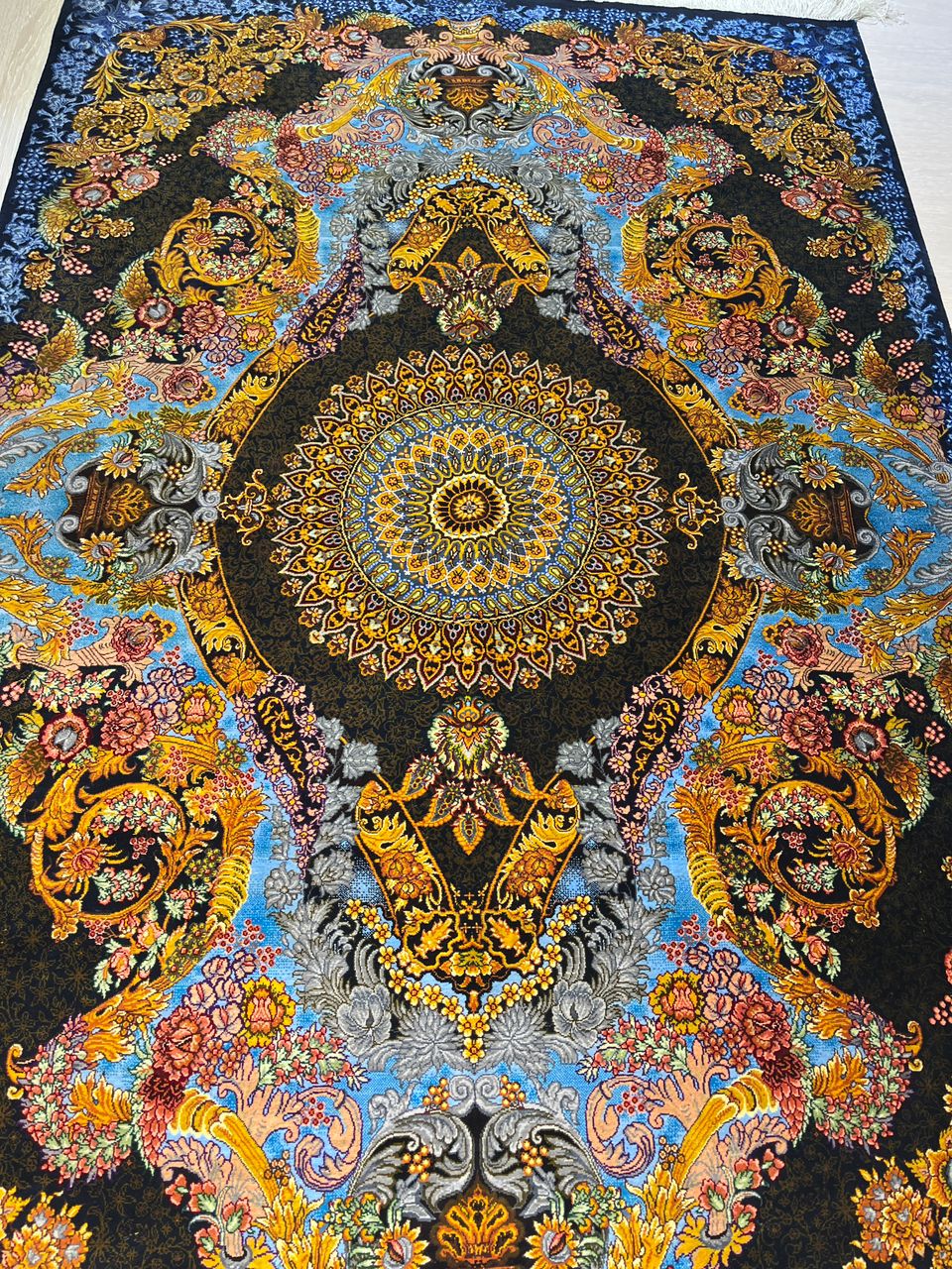高級ペルシャ絨毯クム産シルク100% カズミ工房 161×104cm(FN-10016)