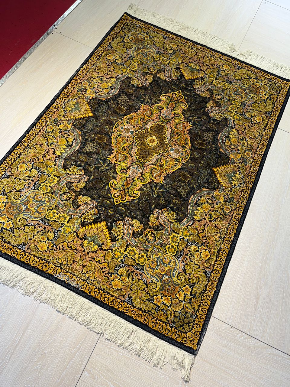 高級ペルシャ絨毯クム産シルク100% カズミ工房 152×107cm(FN-10018)