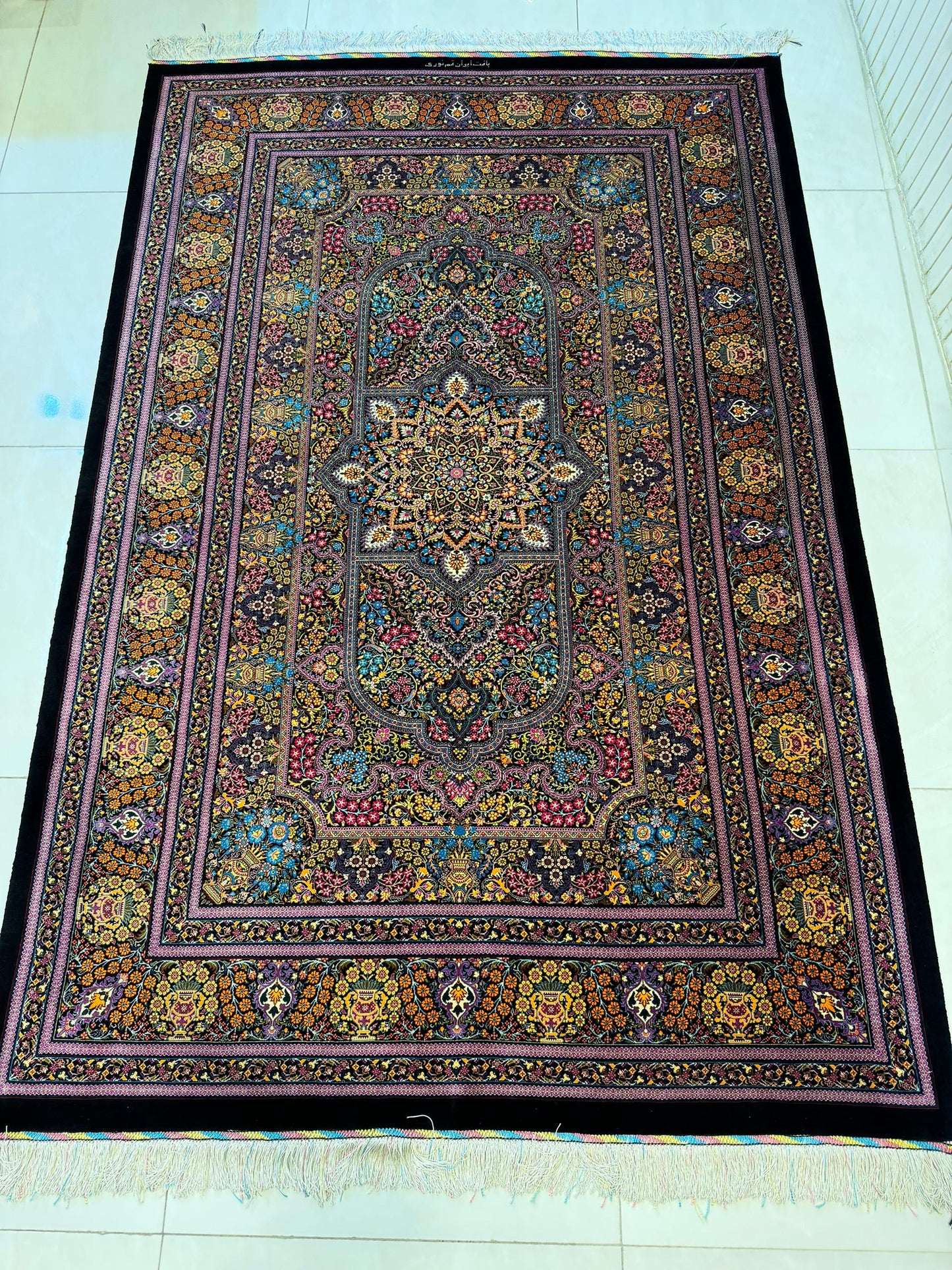 高級ペルシャ絨毯クム産シルク100% ノウリ工房 207×136cm(FN-10023)