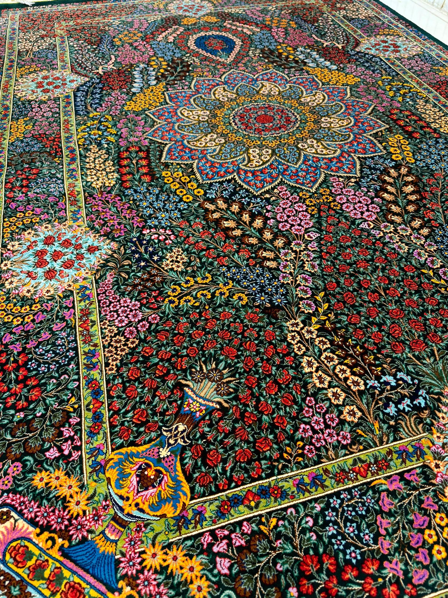 高級ペルシャ絨毯クム産シルク100% ハジ・ホセイニ 198×133cm(FN-10024)