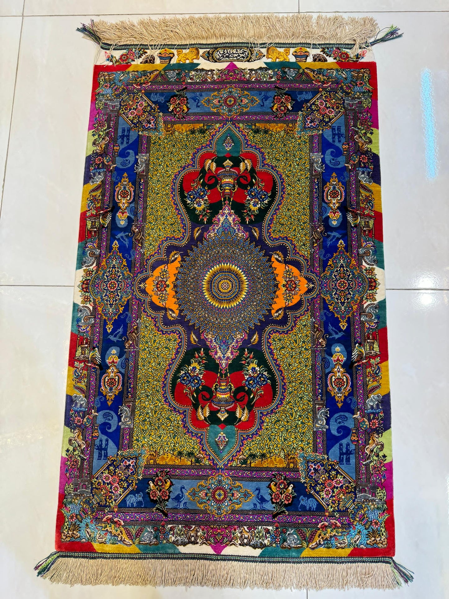 高級ペルシャ絨毯クム産シルク100% ジャムシディ工房 94×89cm(FN-10029)
