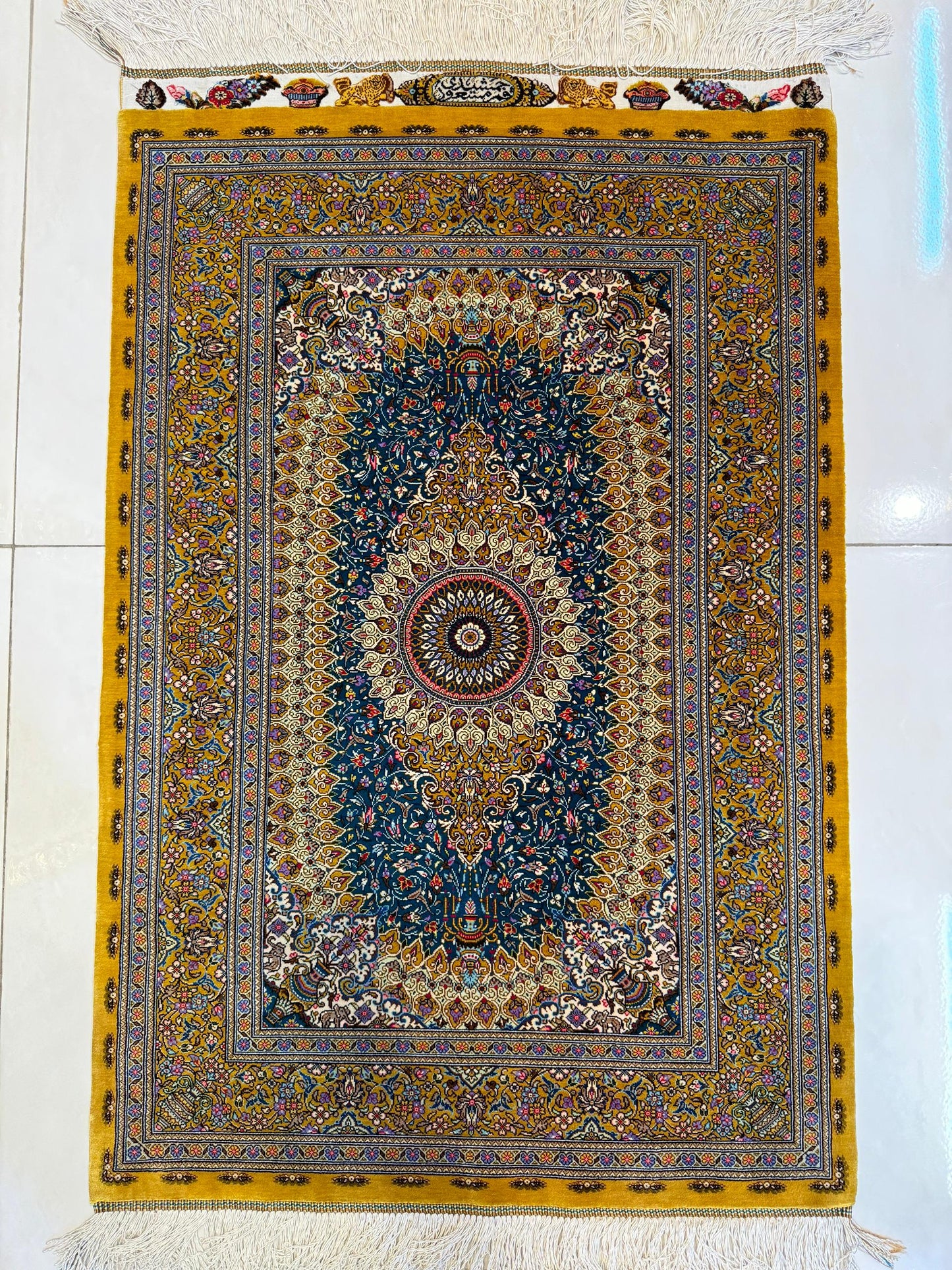 高級ペルシャ絨毯クム産シルク100% ジャムシディ工房 90×61cm(FN-10030)