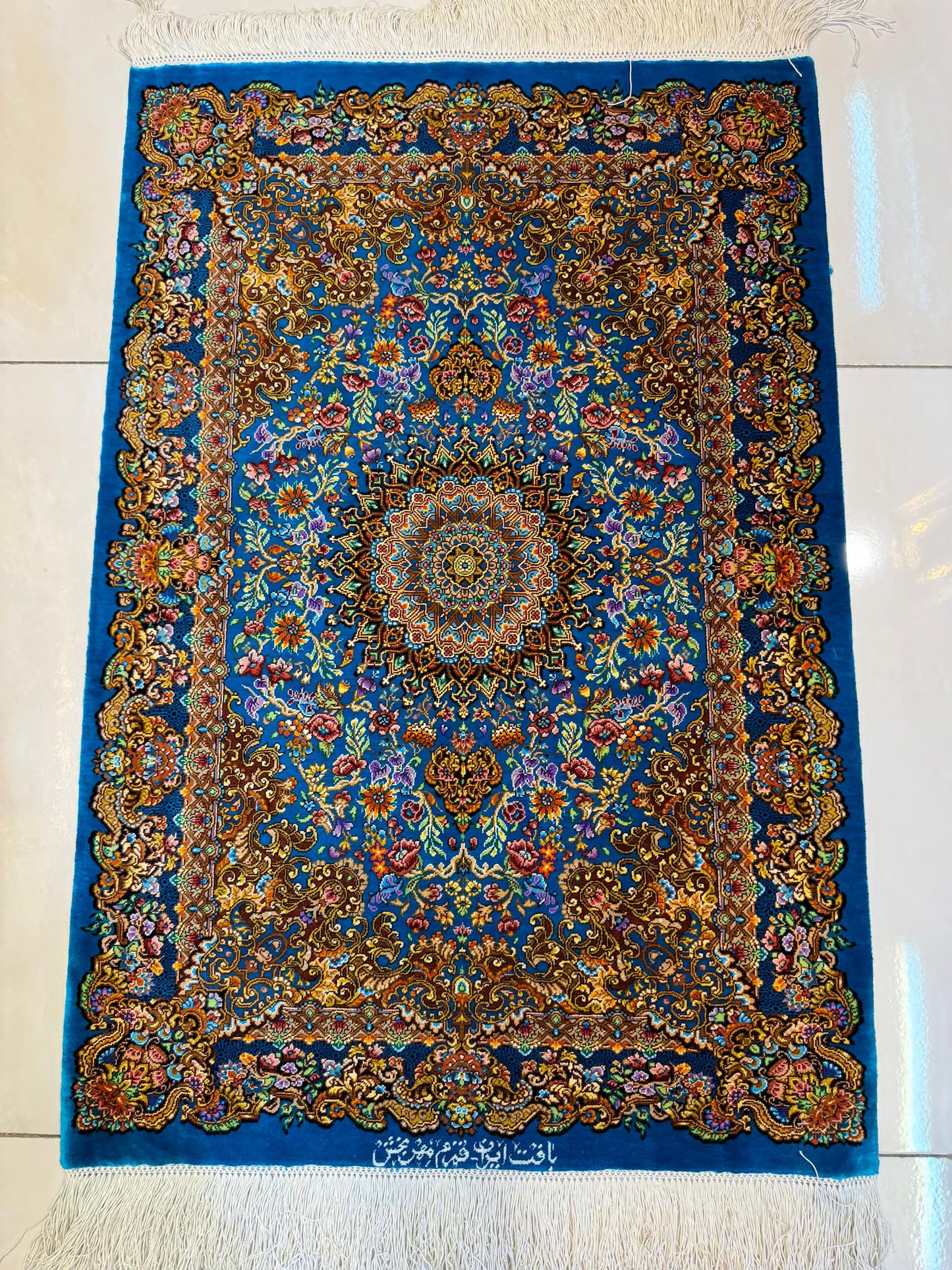 高級ペルシャ絨毯クム産シルク100% メフルバフ工房 90×60cm(FN-10033)