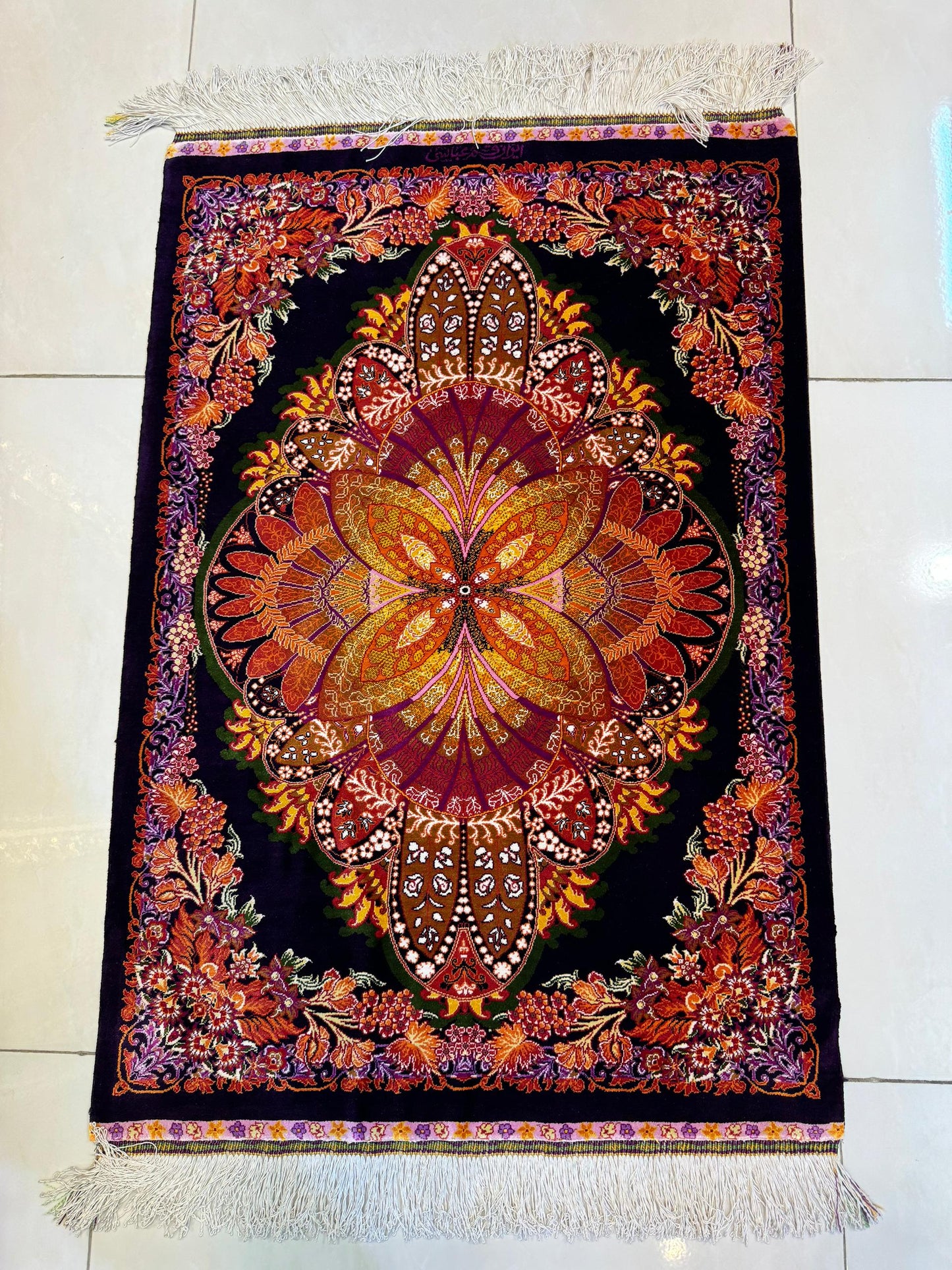 高級ペルシャ絨毯クム産シルク100% アッバシ工房 91×61cm(FN-10035)