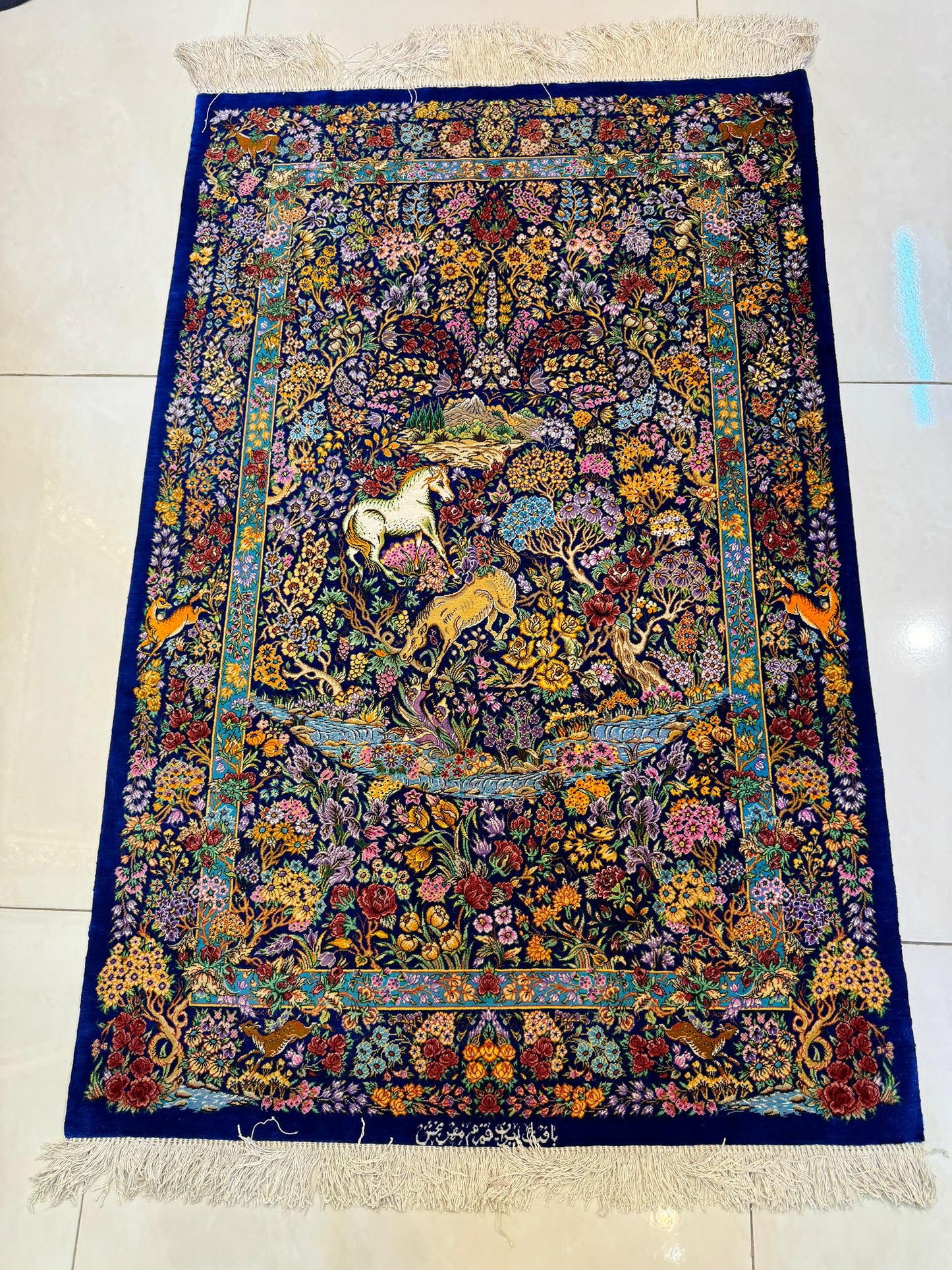 高級ペルシャ絨毯クム産シルク100% メフルバフ工房 120×78cm(FN-10040)