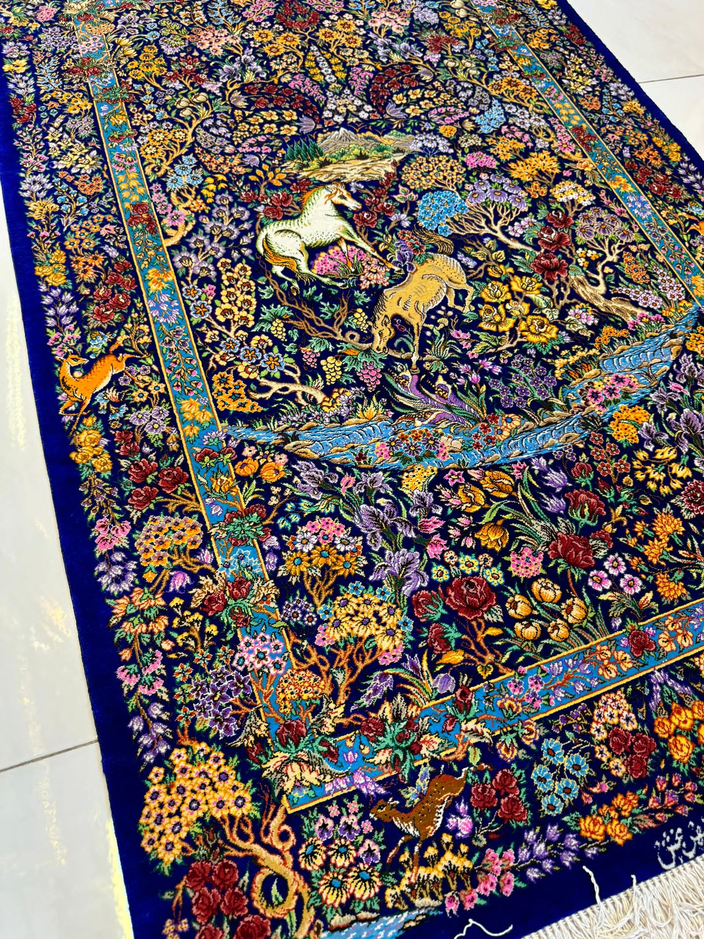 高級ペルシャ絨毯クム産シルク100% メフルバフ工房 120×78cm(FN-10040)