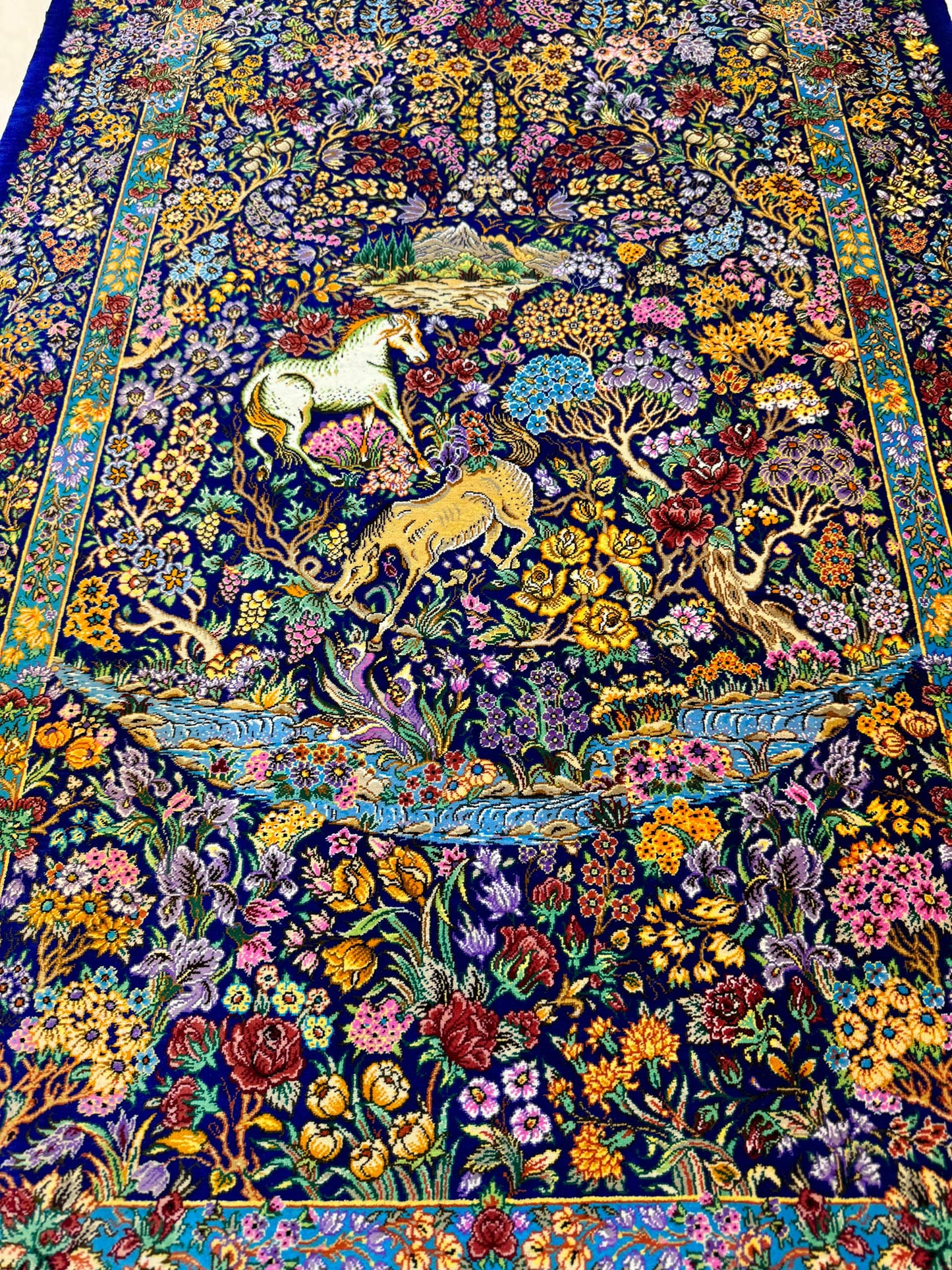 高級ペルシャ絨毯クム産シルク100% メフルバフ工房 120×78cm(FN-10040)