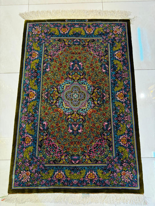 高級ペルシャ絨毯クム産シルク100% ノウリ工房 123×83cm(FN-10041)