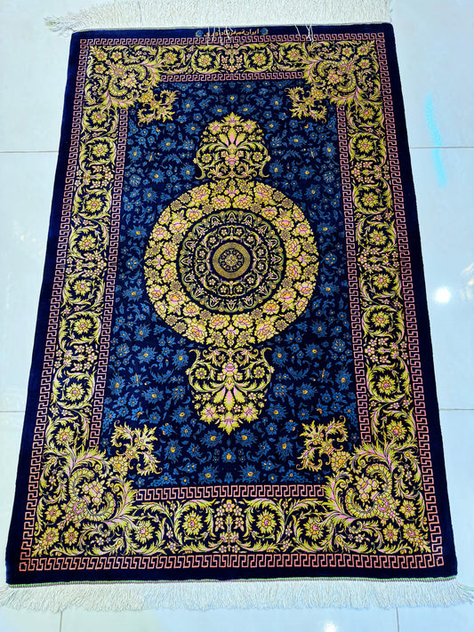 高級ペルシャ絨毯クム産シルク100% ノウリ工房 126×83cm(FN-10044)