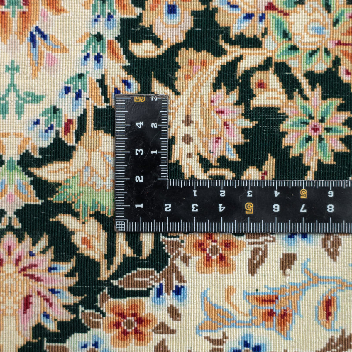 高級ペルシャ絨毯 クム産 シルク100% JAN GHORBAN工房|トランジ柄 ブラック×アイボリー|88×61cm(FS-13365)