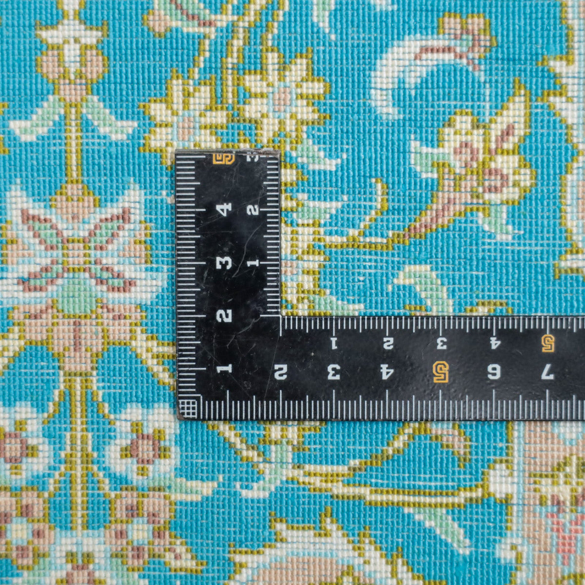 高級ペルシャ絨毯 クム産 シルク100%|花メダリオン柄 ターコイズ×ゴールド|93×60cm(FS-13371)