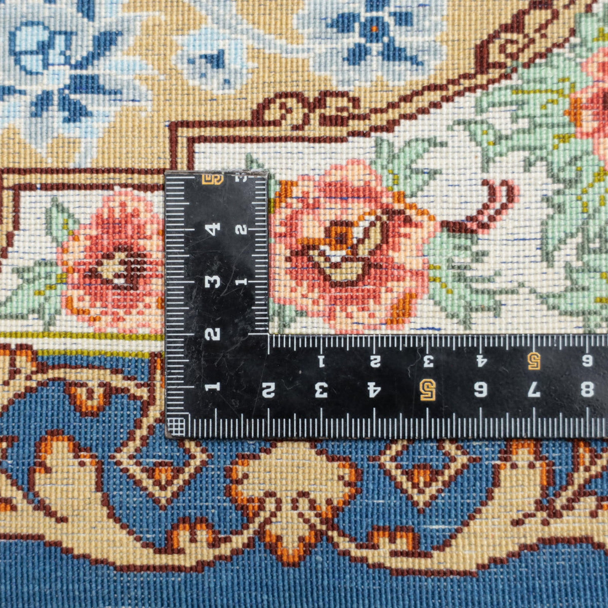 高級ペルシャ絨毯 クム産 シルク100% RAZAVI工房|花メダリオン柄 ネイビー×ゴールド|78×61cm(FS-13377)