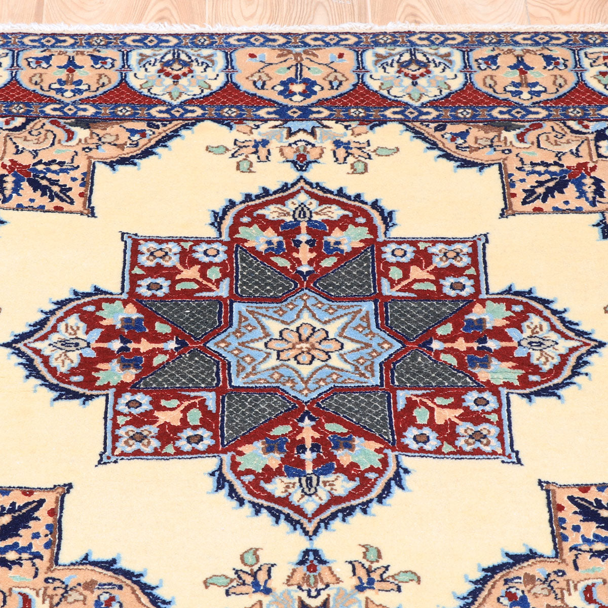 ペルシャ絨毯(イラン産)ナイン 103×99cm(FS-70023)
