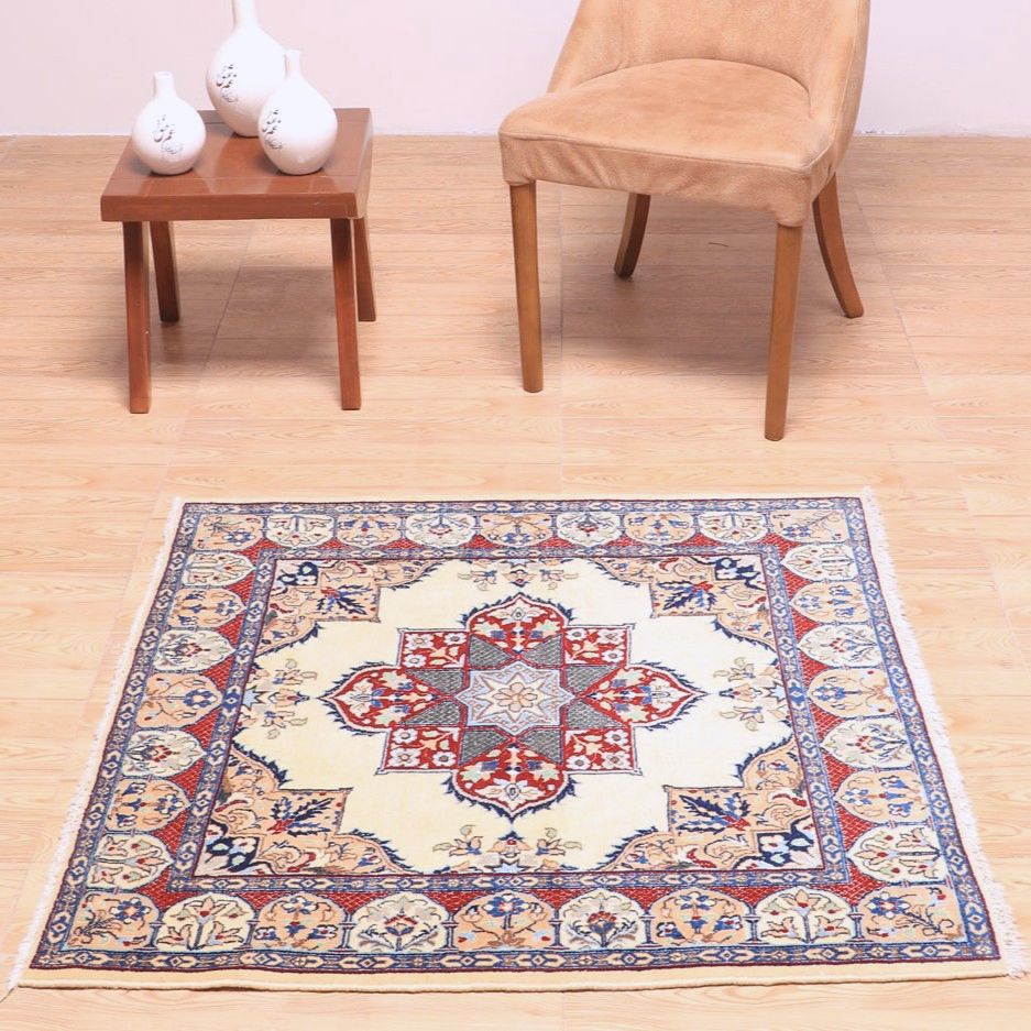 ペルシャ絨毯(イラン産)ナイン 103×99cm(FS-70023)