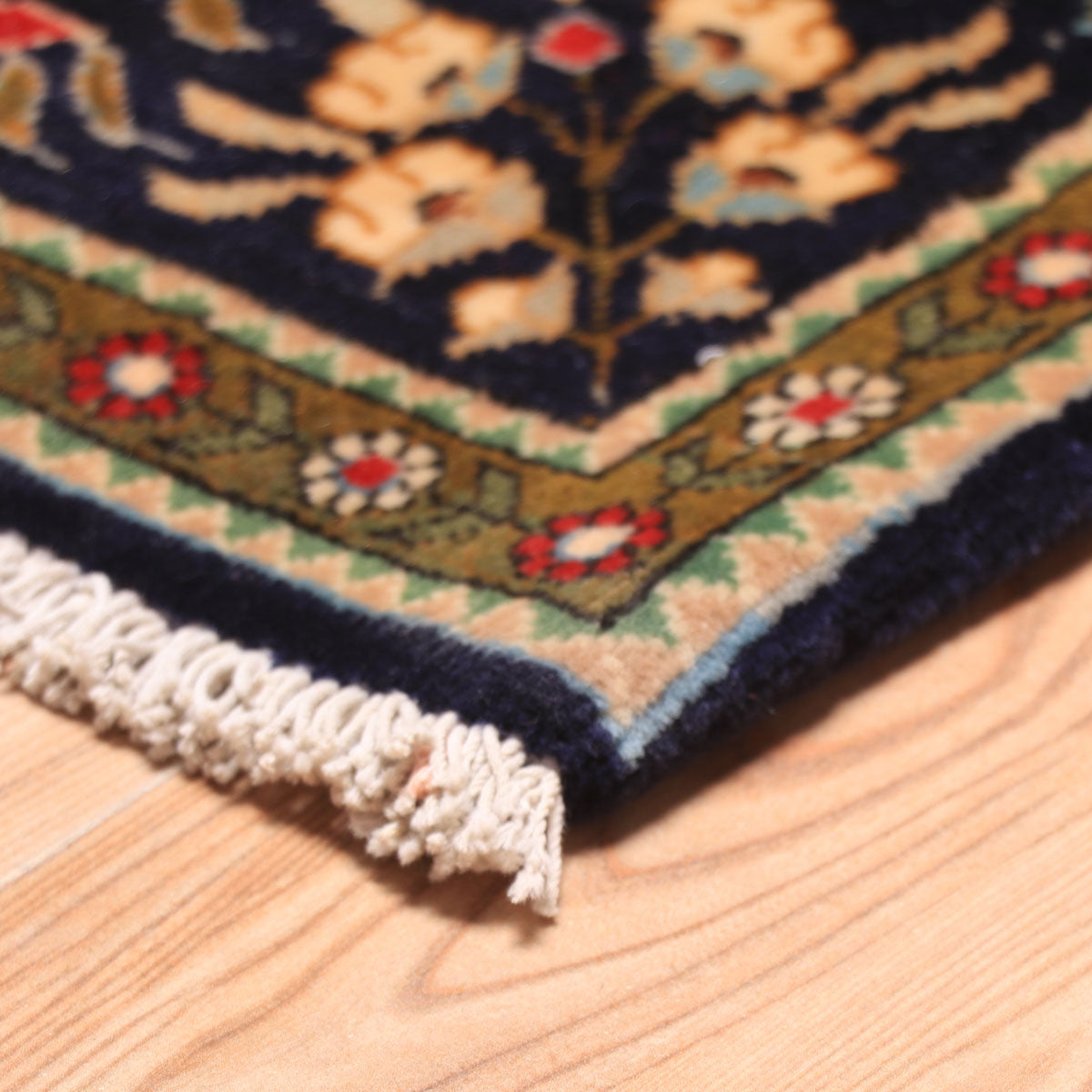 ペルシャ絨毯(イラン産)クム 116×86cm(FS-70026)
