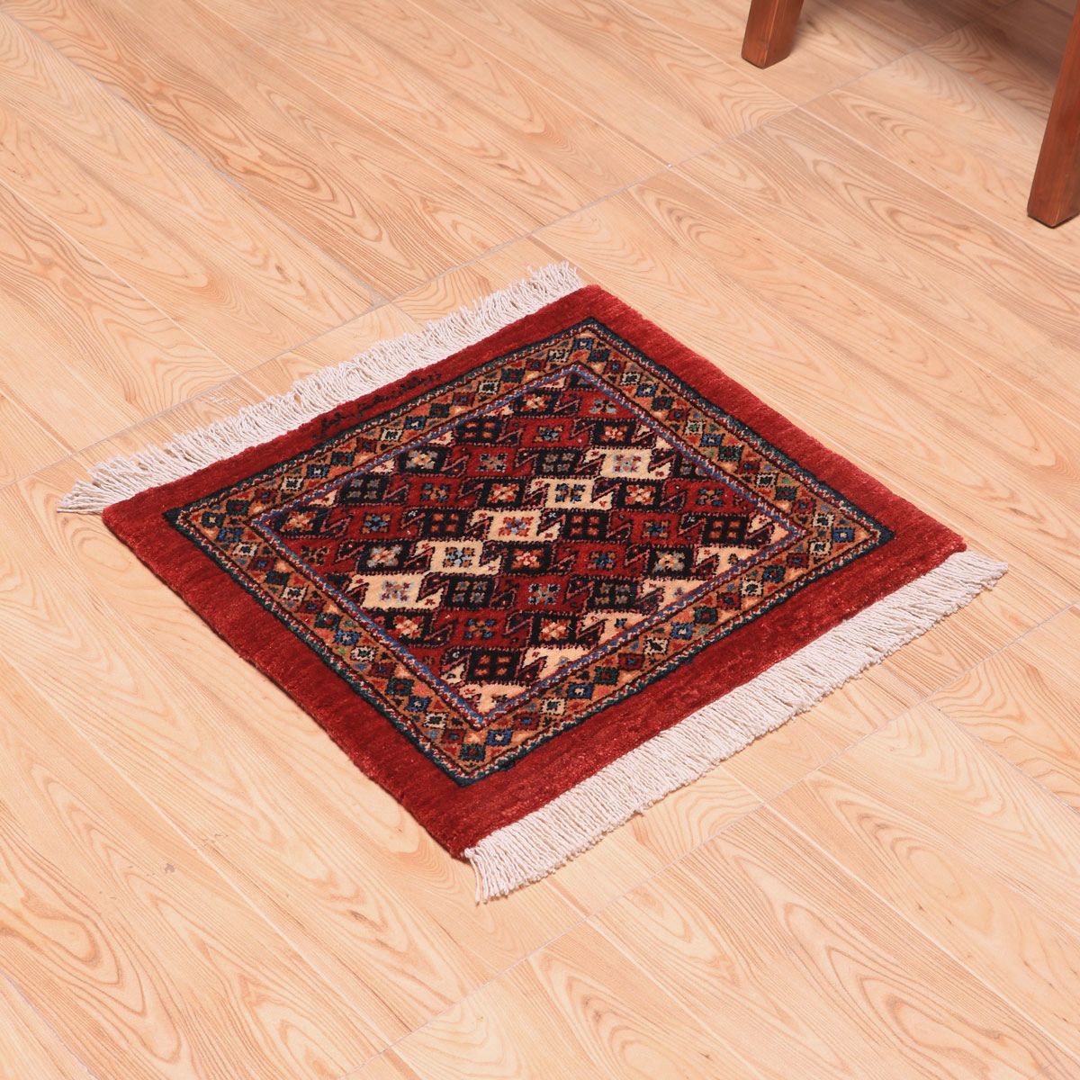 ペルシャ絨毯(イラン産)ビジャー 46×41cm(FS-70030)