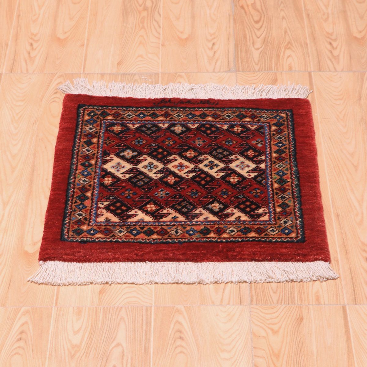 ペルシャ絨毯(イラン産)ビジャー 46×41cm(FS-70030)