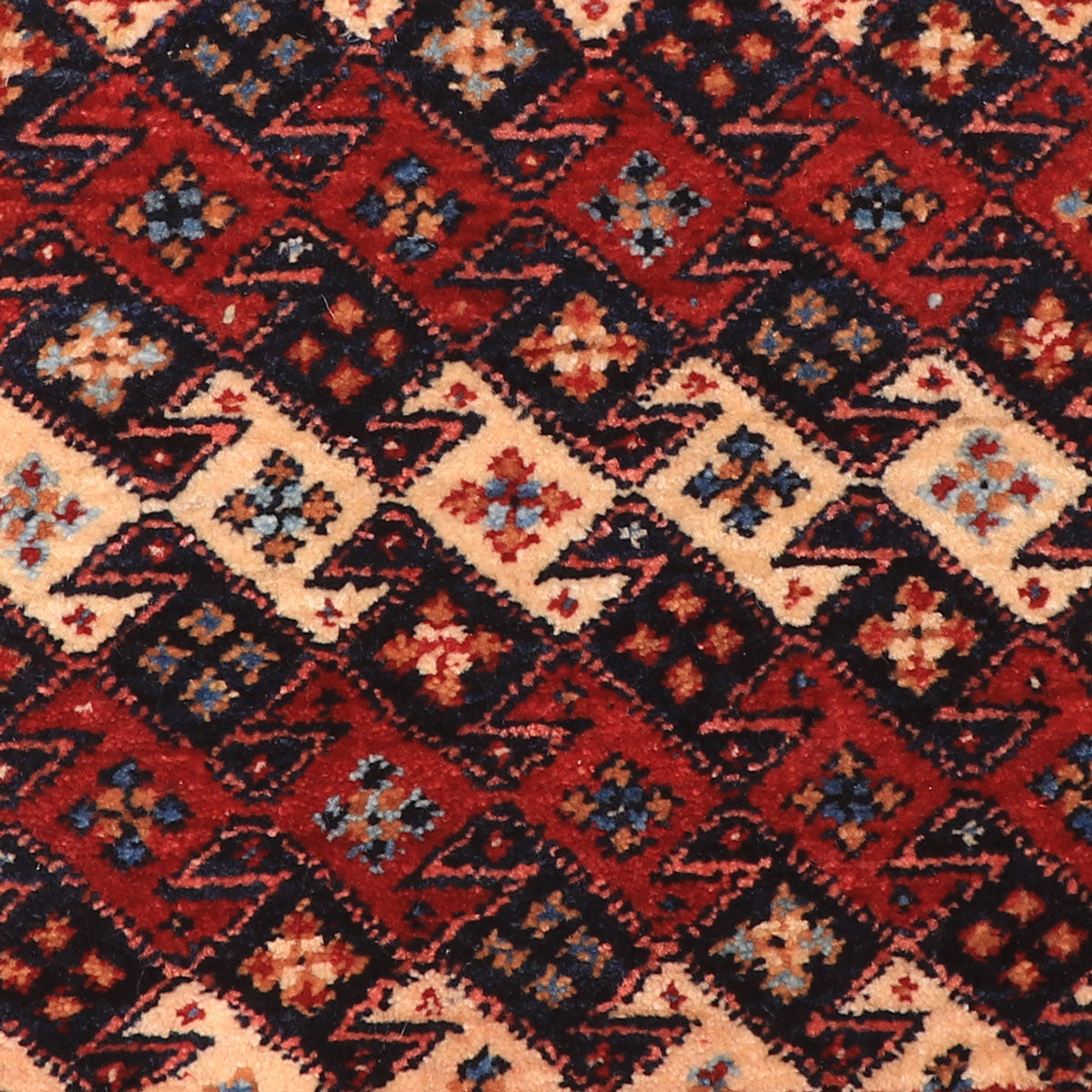 ペルシャ絨毯(イラン産)ビジャー 46×41cm(FS-70030)