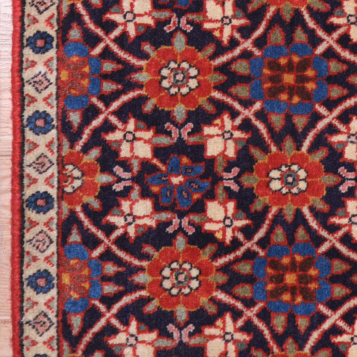 ペルシャ絨毯(イラン産)ヴァラミーン 84×46cm(FS-70050)