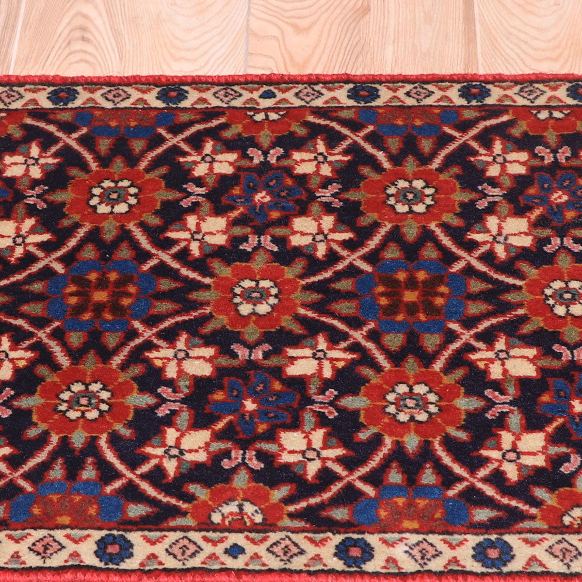ペルシャ絨毯(イラン産)ヴァラミーン 84×46cm(FS-70050)