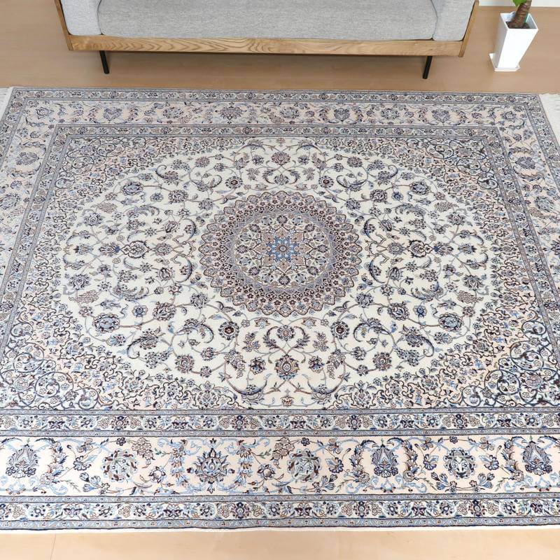 【在庫確保の予約受付中】高級ペルシャ絨毯ナイン産ハビビアン工房 260×205cm(FX-22178)