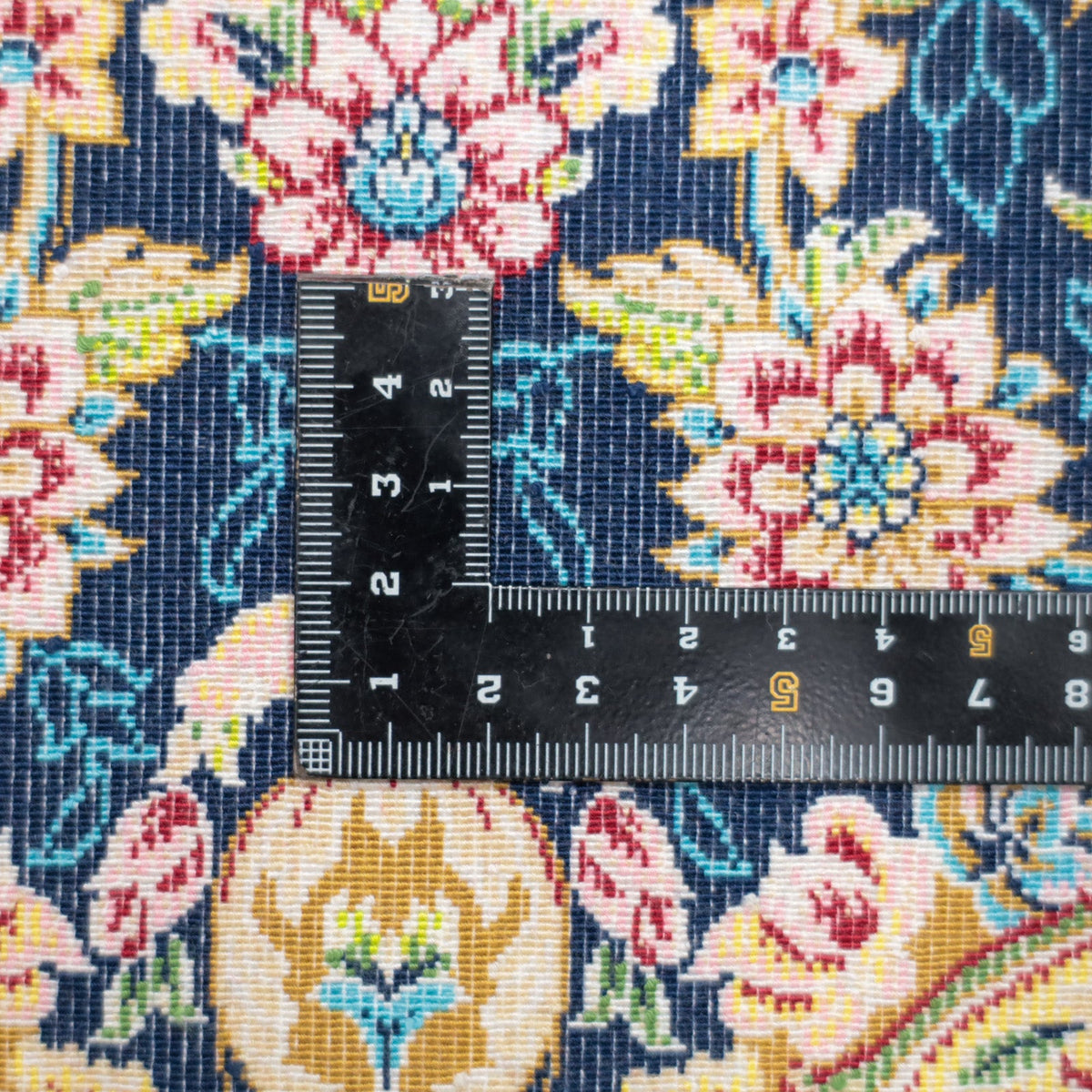 LUMINA モダールアートコレクション|花形メダリオン・ペイズリー柄 ネイビー×ピンク|90×58cm(S-13356)