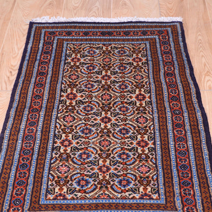 ペルシャ絨毯（イラン産）ムード・ビールジャンド　95×46cm（FS-70047）