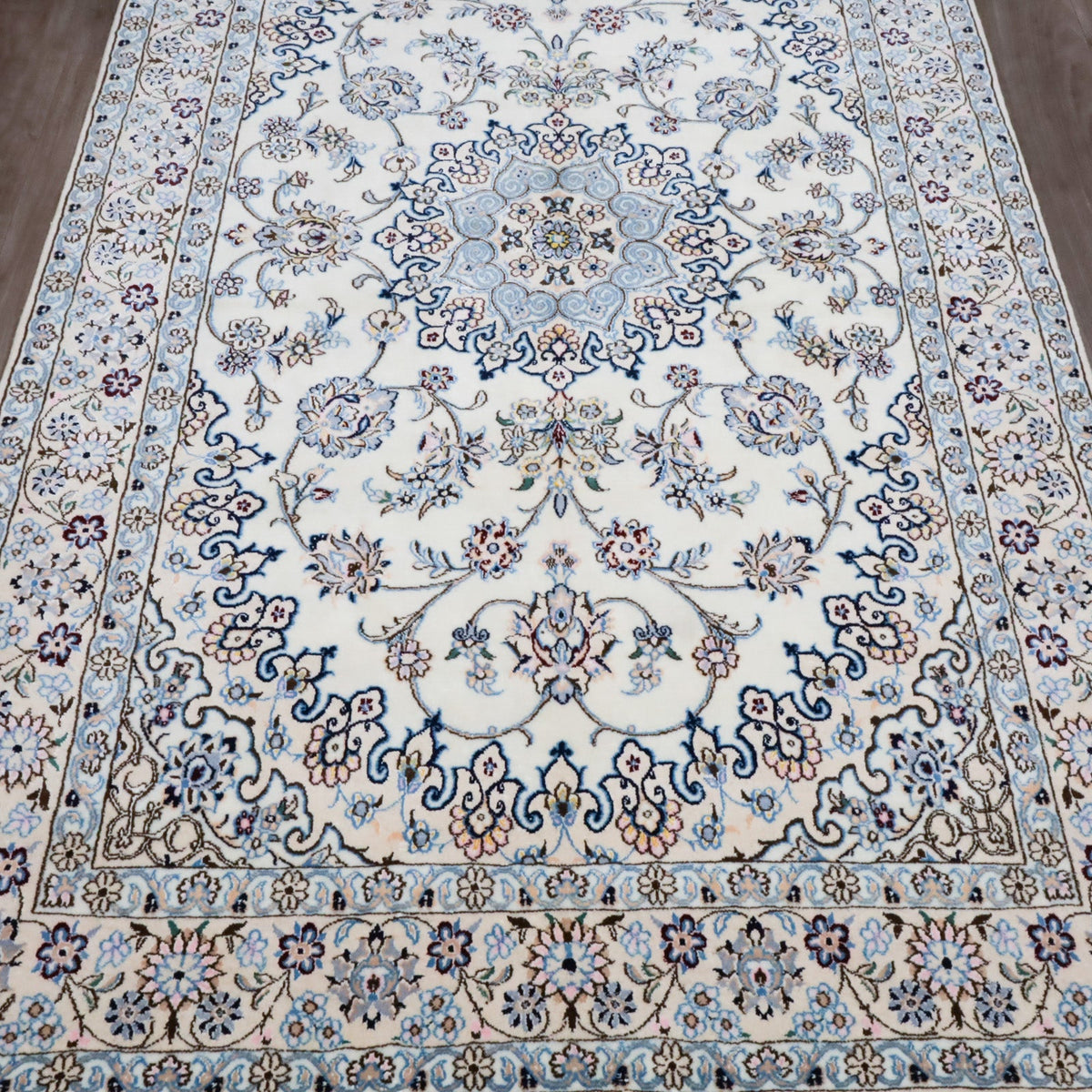 ペルシャ絨毯　ナイン産　メダリオン柄　198×130cm（FL-13276）