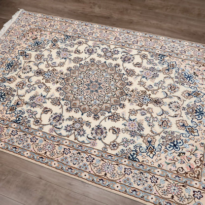ペルシャ絨毯　ナイン産　9ラ（La）メダリオン柄　203×131cm（FL-13280）