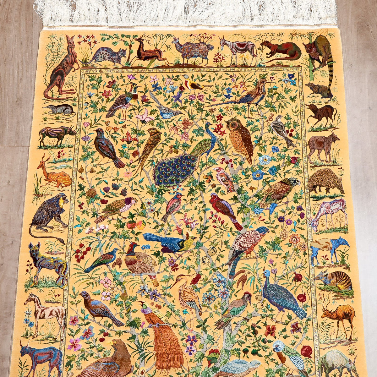 最高級ペルシャ絨毯クム、シルク100％ 楽園の鳥と動物　162×107cm（FL-13283）