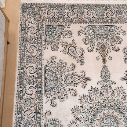 【在庫確保の予約受付中】高級ペルシャ絨毯ナイン産ハビビアン工房シルク 237×164cm（FL-22176）