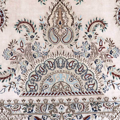 【在庫確保の予約受付中】高級ペルシャ絨毯ナイン産ハビビアン工房シルク 237×164cm（FL-22176）