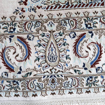 【在庫確保の予約受付中】高級ペルシャ絨毯ナイン産ハビビアン工房シルク 237×164cm（FL-22176）