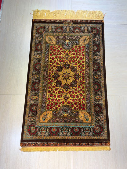高級ペルシャ絨毯クム産シルク100％  ラジャビアン工房　164×100cm（FN-10011）