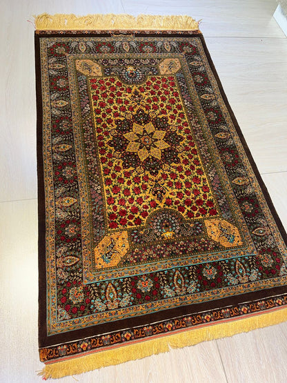 高級ペルシャ絨毯クム産シルク100％  ラジャビアン工房　164×100cm（FN-10011）