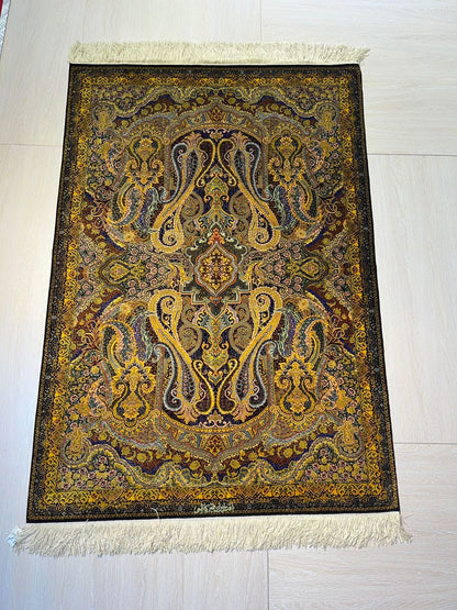 高級ペルシャ絨毯クム産シルク100％  カズミ工房　158×110cm（FN-10015）